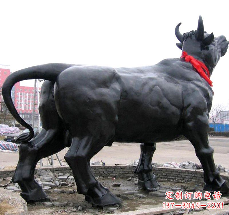 泰州昂头的铜雕水牛