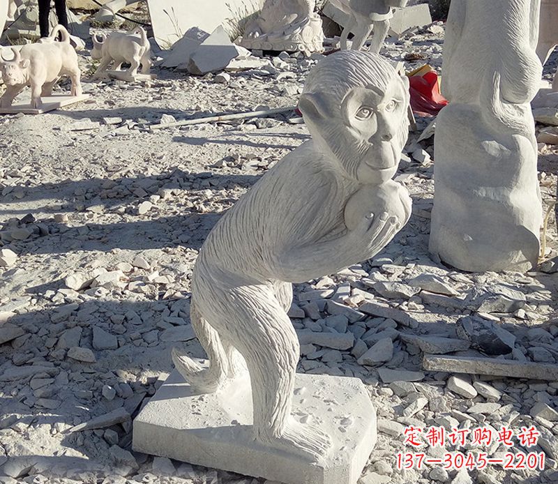 泰州抱桃子的猴子石雕系列传承古老文化,让爱活跃起来