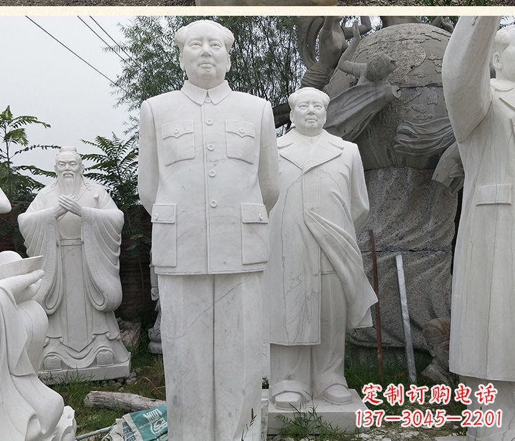 泰州新一代中国政治精神的象征——“背手的毛主席”石雕