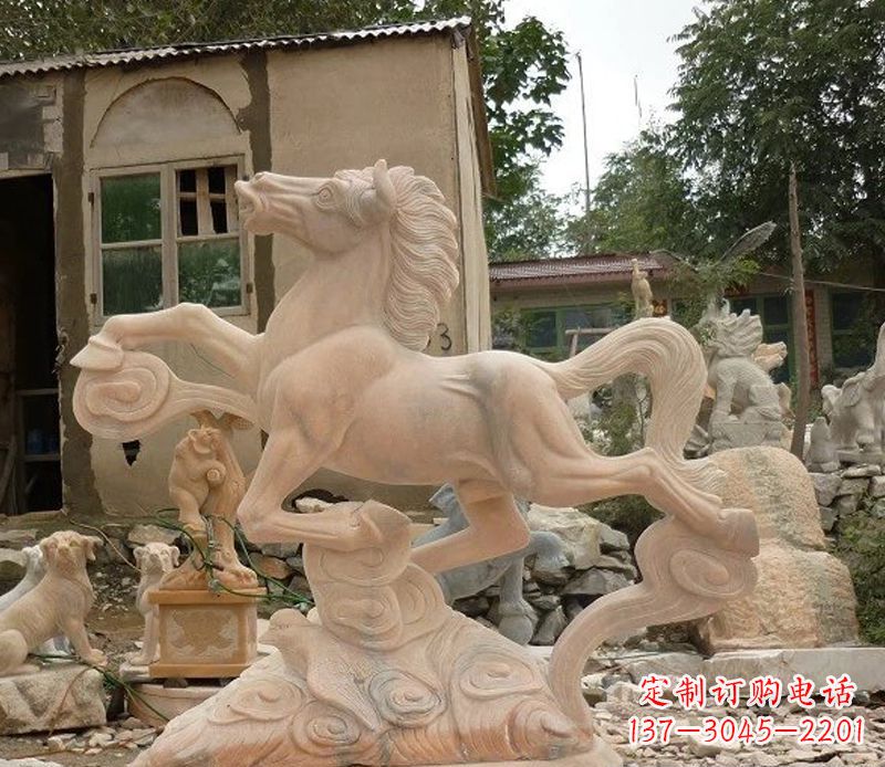 泰州奔马石雕晚霞红动物雕塑