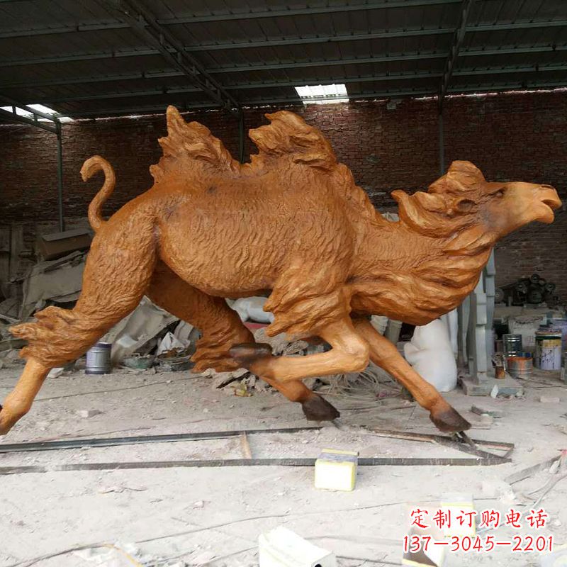 泰州奔跑的骆驼仿真雕塑