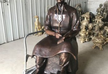 泰州白求恩坐姿纯铜雕塑赞颂英雄的象征