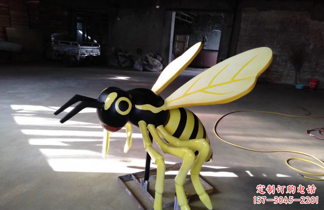 泰州玻璃蜜蜂雕塑让自然之美展现