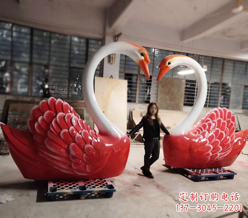 泰州天鹅玻璃钢爱心婚礼景观摆件