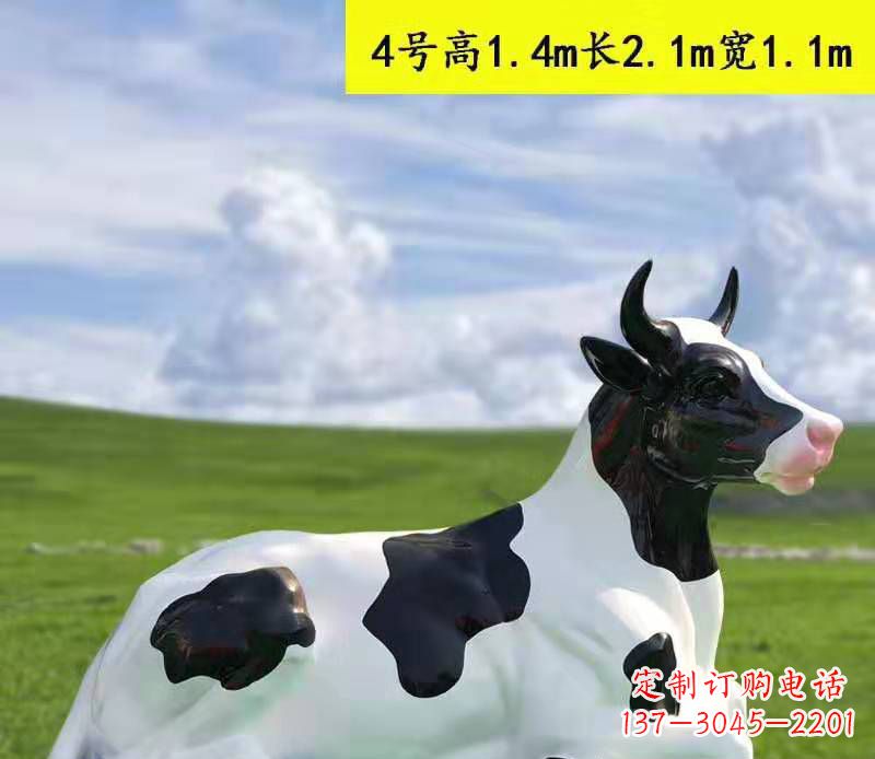 泰州玻璃钢彩绘黑白奶牛雕塑