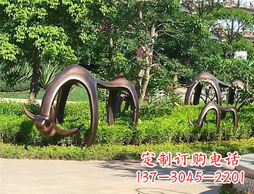泰州玻璃钢动物雕塑公园草坪的美丽装饰