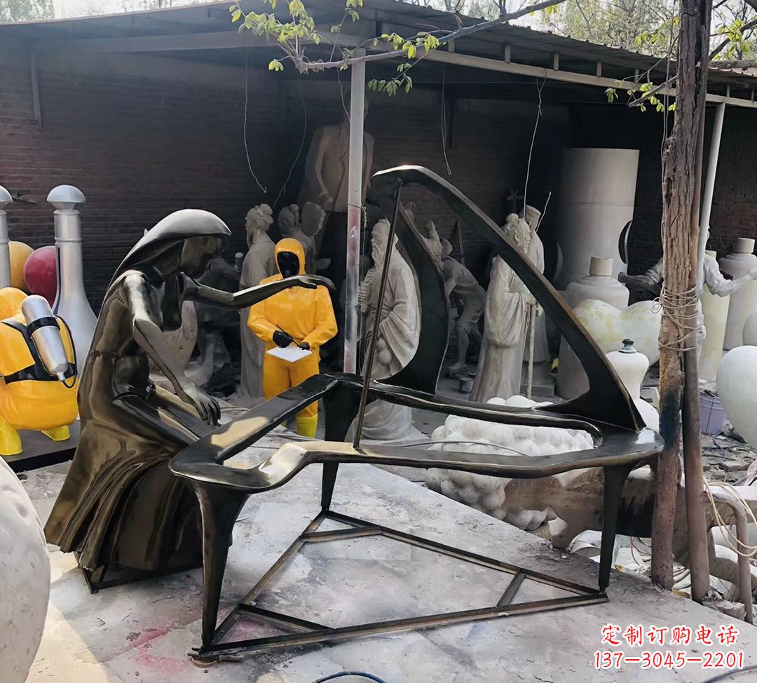 泰州玻璃钢仿铜钢琴雕塑