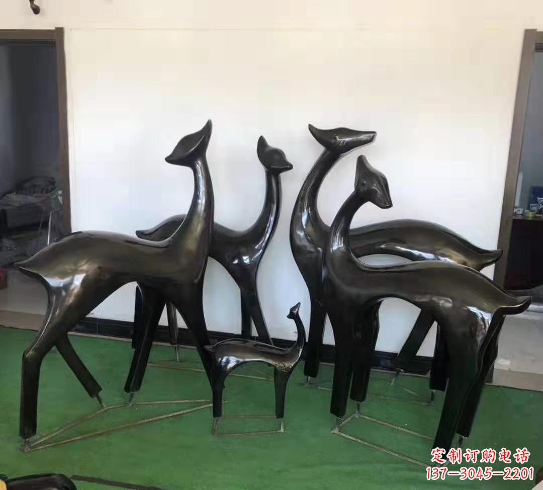 泰州玻璃钢仿铜鹿雕塑完美点缀庭院景观