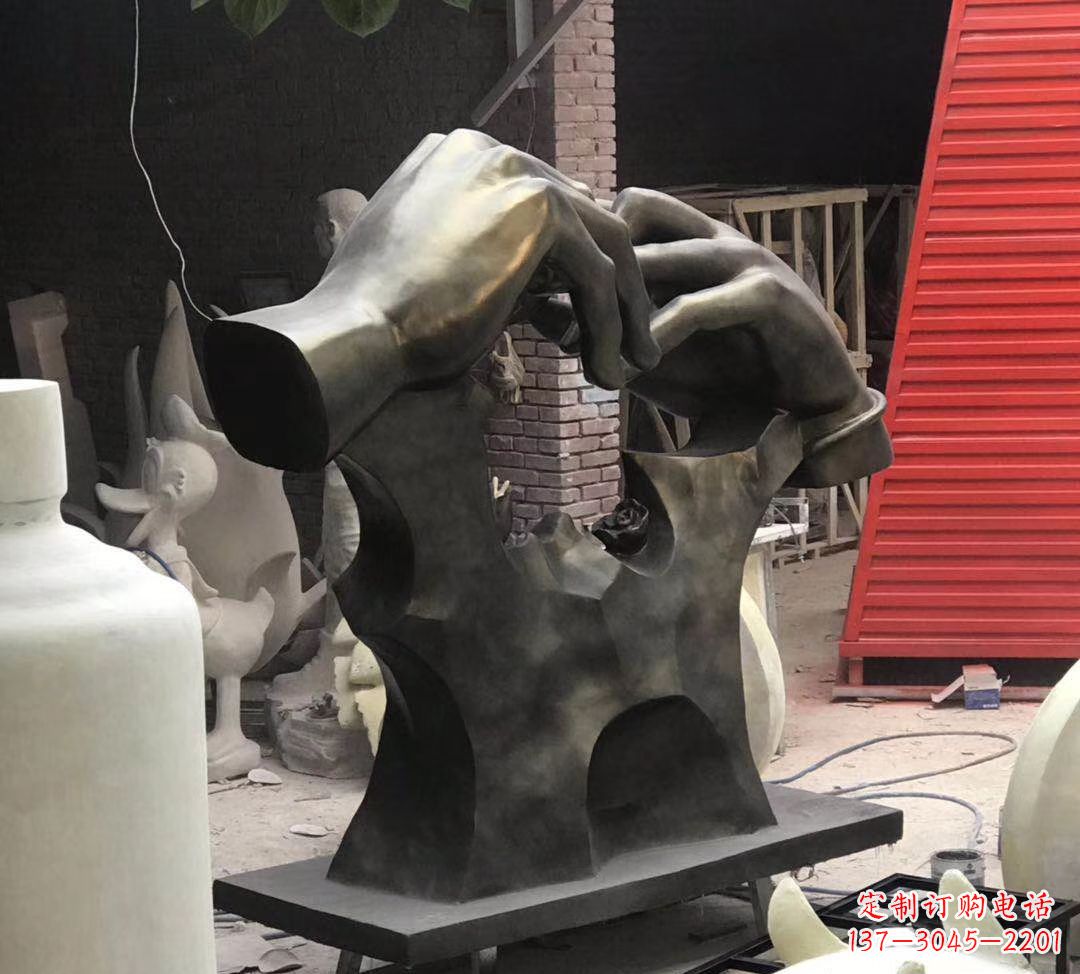 泰州玻璃钢仿铜戴戒指雕塑广场景观爱情摆件 (6)