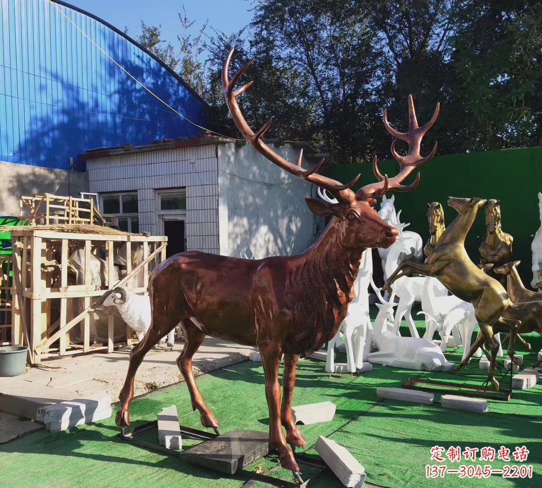 泰州玻璃钢仿铜公园动物麋鹿雕塑
