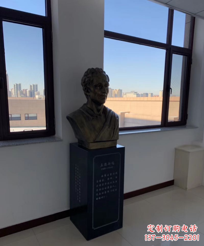 泰州玻璃钢仿铜西方名人孟德斯鸠头像
