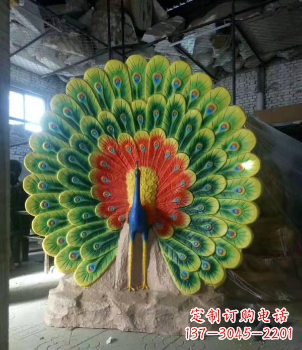 泰州玻璃钢制作的孔雀雕塑