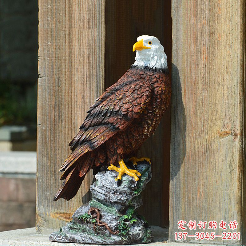 泰州玻璃钢老鹰雕塑——传递自然之美