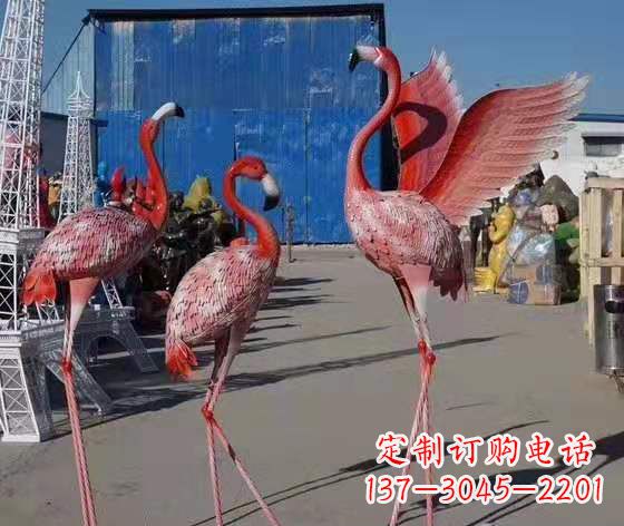 泰州火烈鸟雕塑以玻璃钢创造精美的景观雕塑