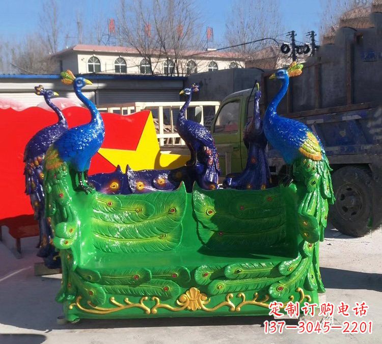 泰州玻璃钢孔雀雕塑给您带来精美的艺术体验
