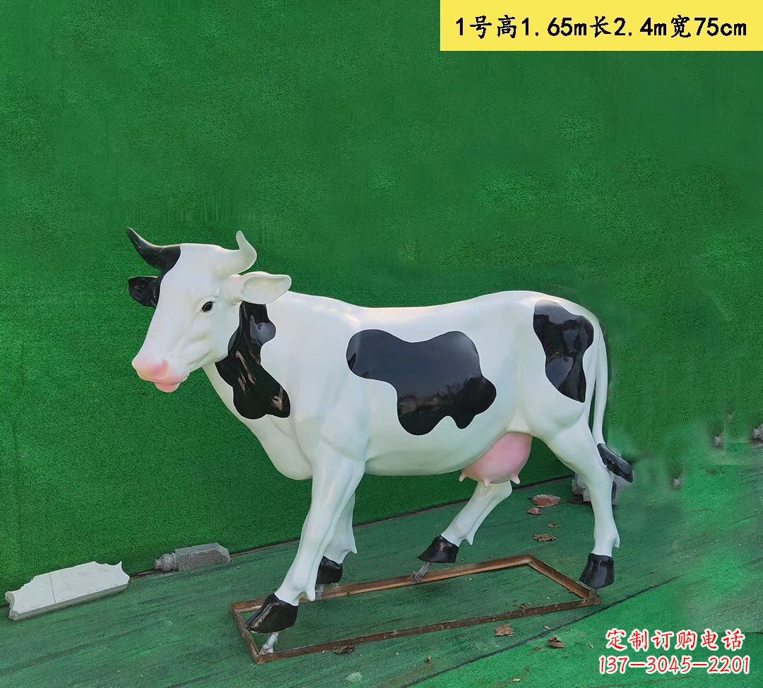 泰州玻璃钢仿真奶牛雕塑精致而可爱