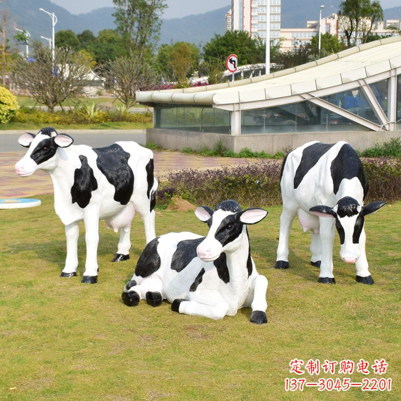 泰州玻璃钢奶牛雕塑给环境带来美丽