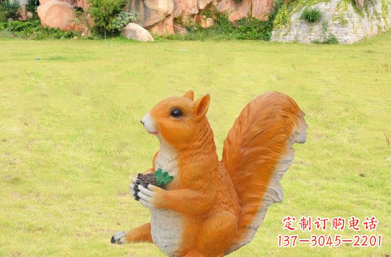 泰州玻璃钢制作的松鼠雕塑