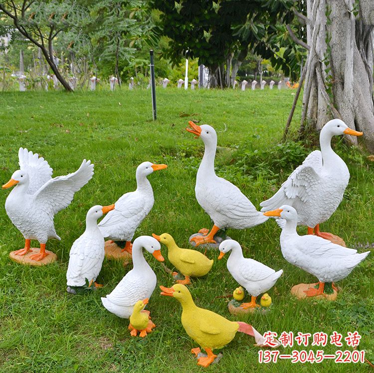 泰州玻璃钢仿真动物雕塑——漫步田园风情