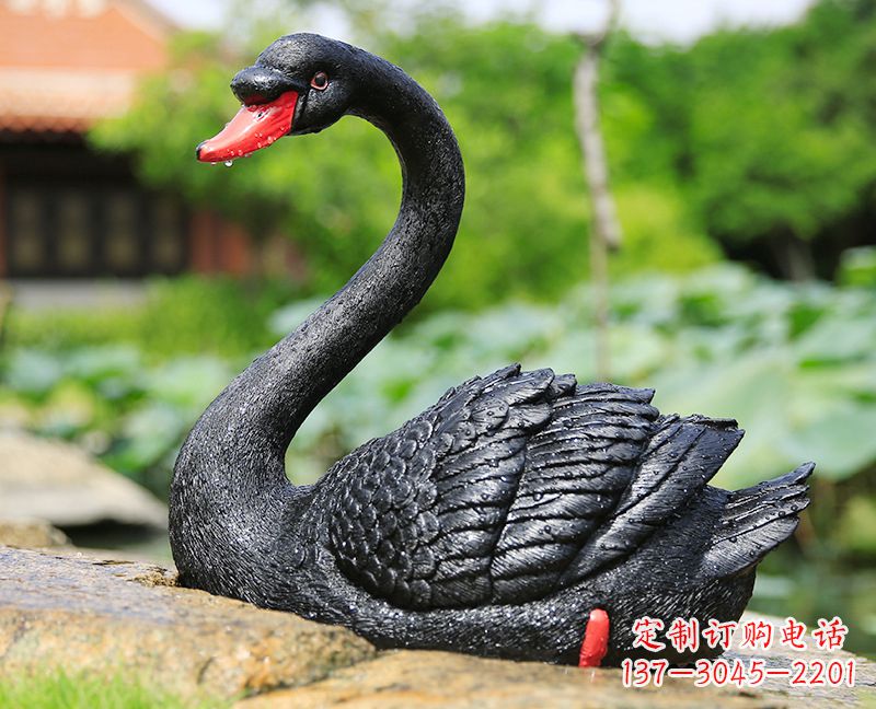 泰州玻璃钢雕刻的黑色天鹅——美丽宁静的公园园林摆件