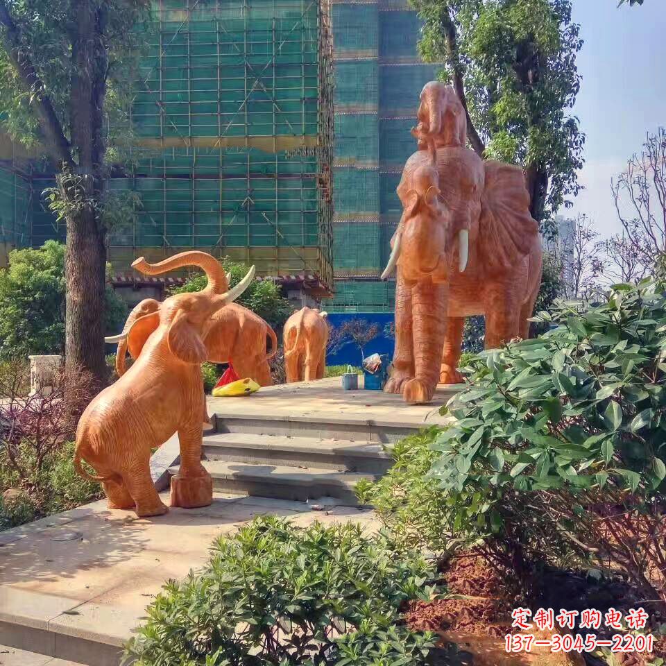 泰州玻璃钢卡通大象雕塑——给小区园林带来活力