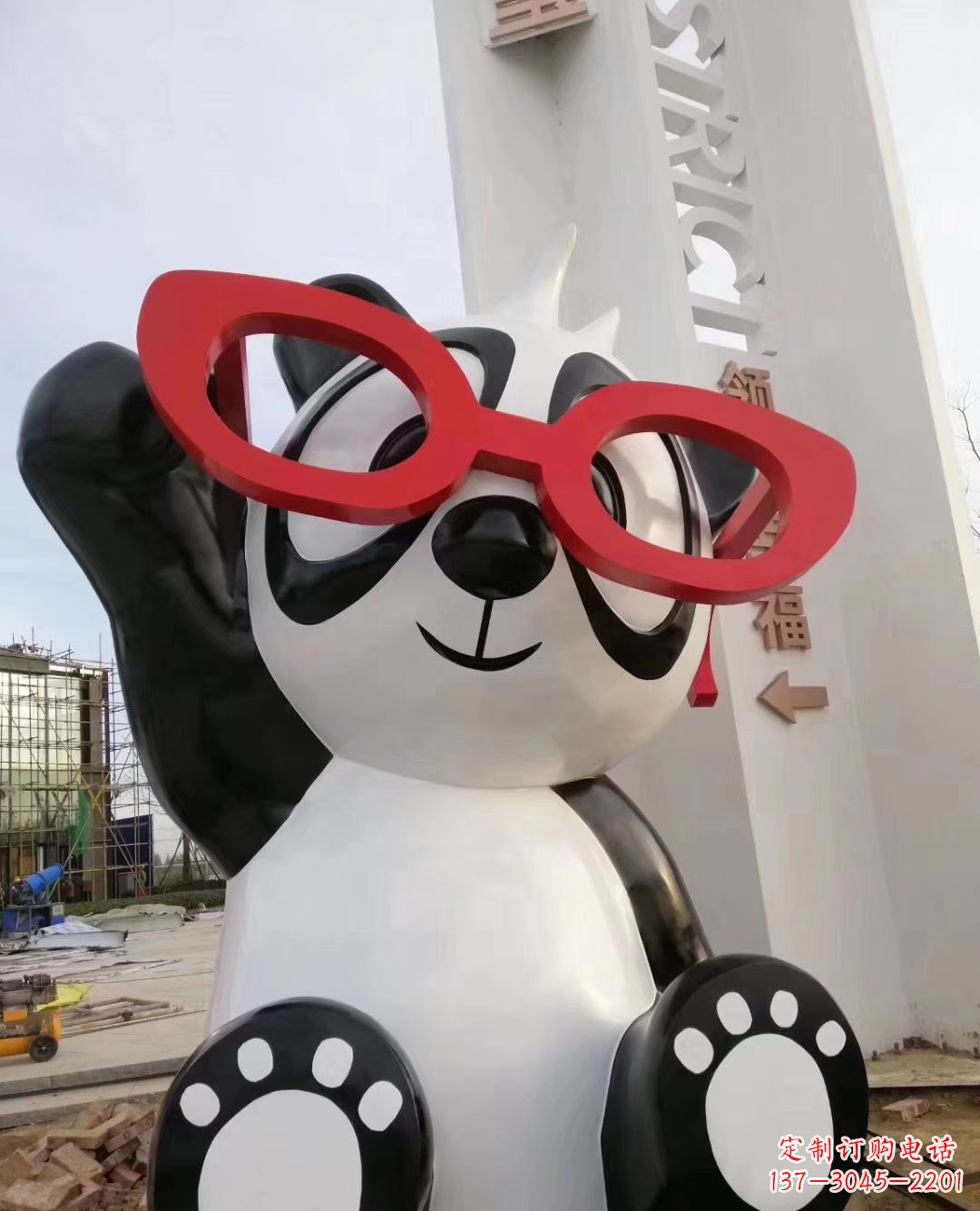 泰州玻璃钢制熊猫雕塑——传承中华文化的艺术精品