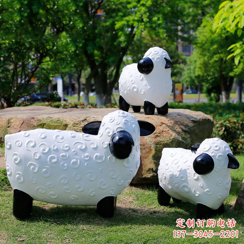 泰州玻璃钢卡通动物雕塑,增添公园草坪韵味