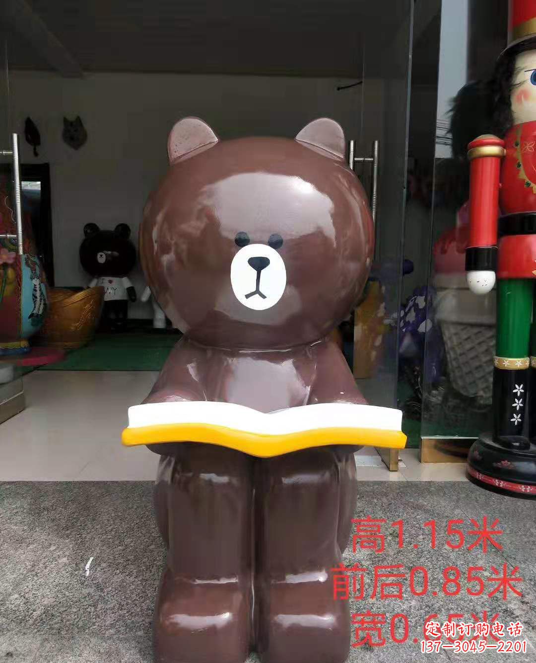 泰州玻璃钢可爱布朗熊广场动物雕塑