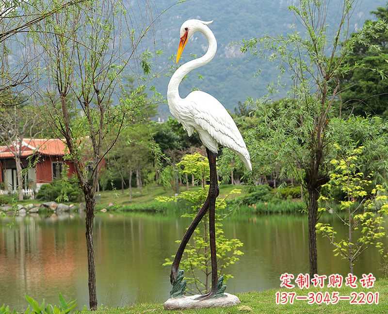 泰州玻璃钢仙鹤雕塑——传承中国传统文化