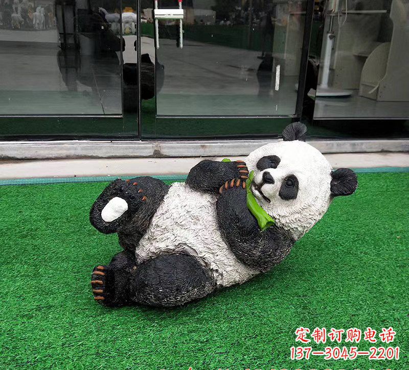 泰州玻璃钢熊猫雕塑象征动物保护的艺术品