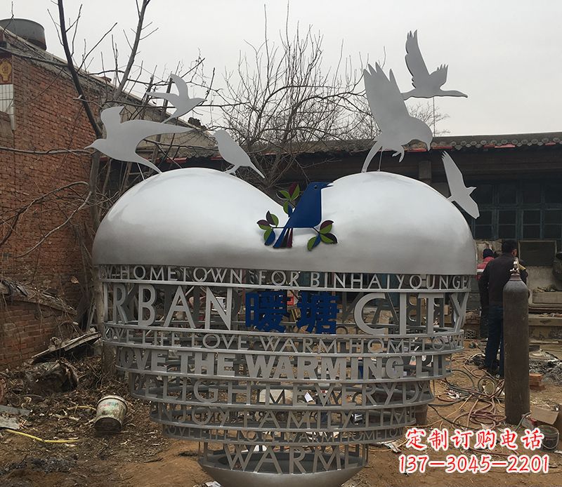 泰州不锈钢爱心字母雕塑——象征着爱的礼物