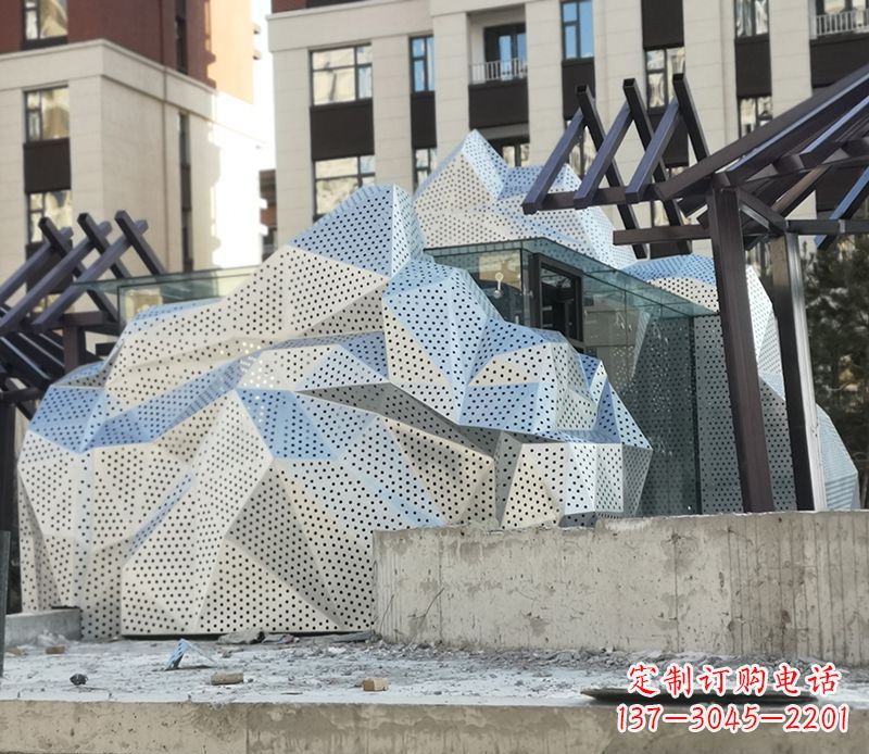 泰州不锈钢假山雕塑给空间带来更多活力