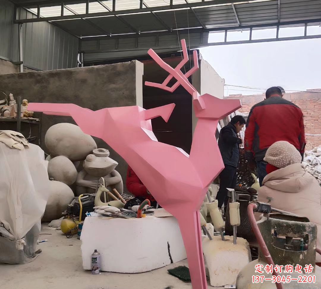 泰州不锈钢彩绘小鹿雕塑艺术与美感的完美结合
