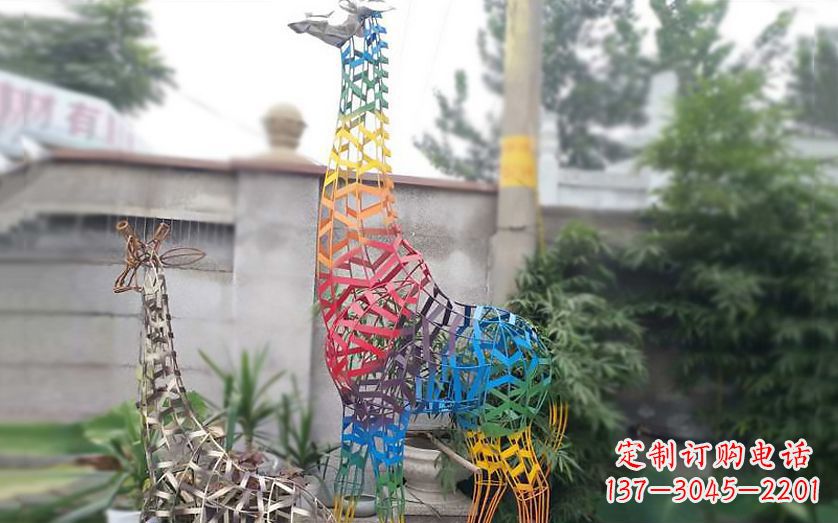 泰州不锈钢长颈鹿雕塑把自然美景带入室内