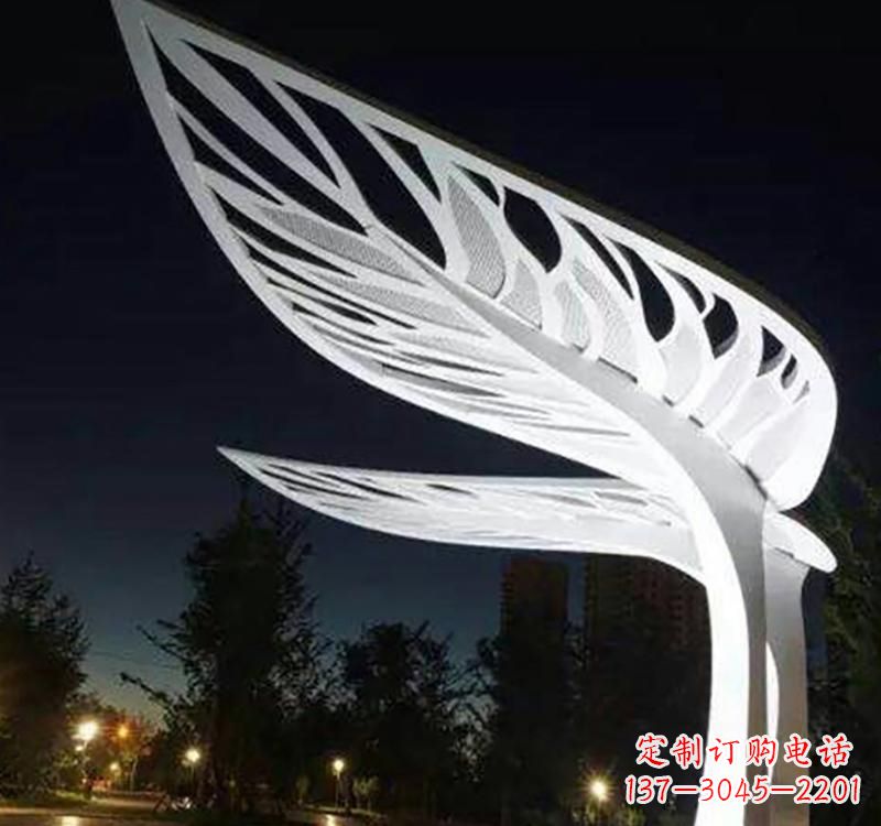 泰州不锈钢树叶雕塑点缀城市景观