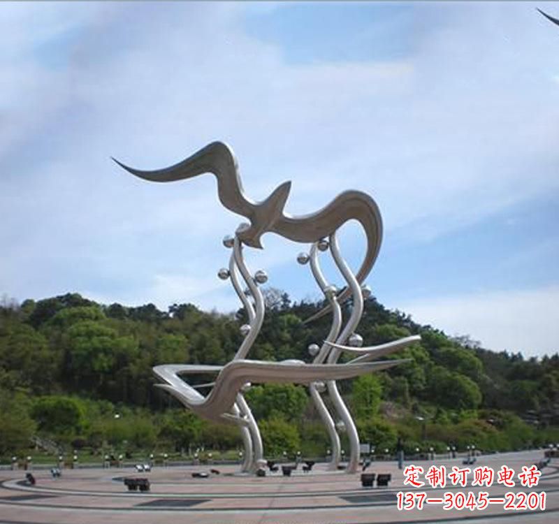 泰州大雁展翅飞越城市圆环