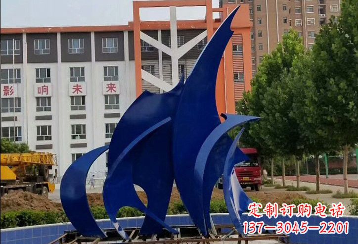 泰州不锈钢船帆雕塑象征着自由和希望