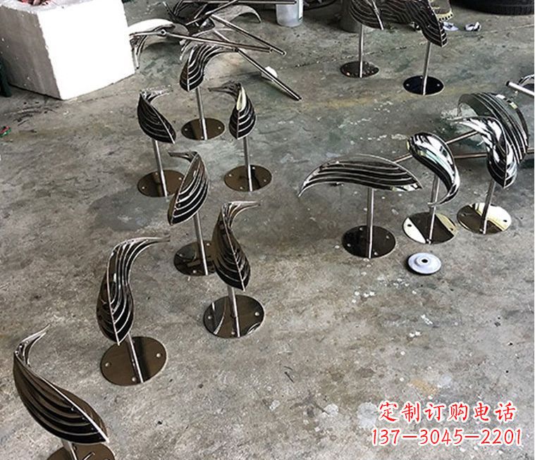泰州精美不锈钢动物雕塑