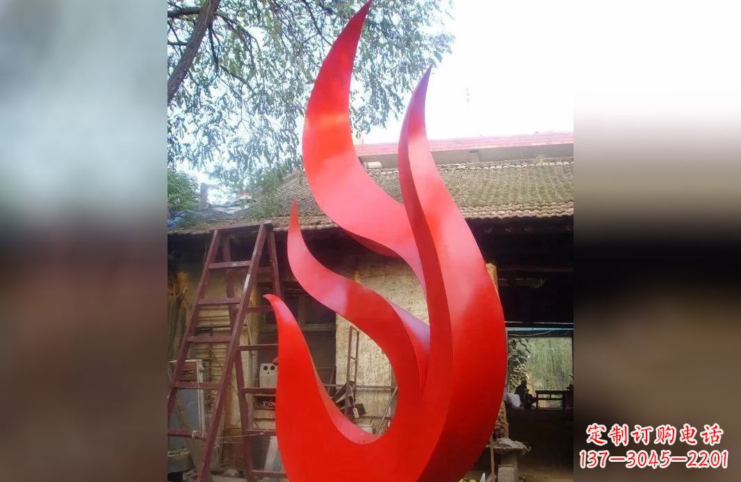 泰州凤凰展翅飞翔的不锈钢雕塑