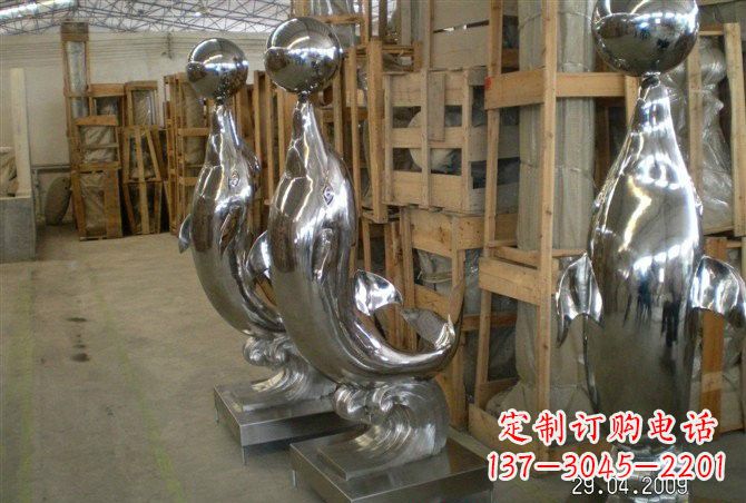 泰州不锈钢海豚顶球雕塑