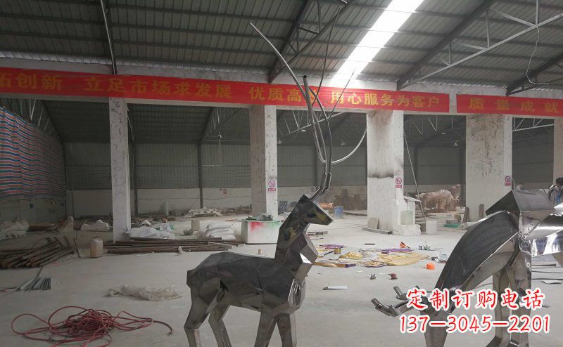 泰州不锈钢麋鹿雕塑静谧美丽的自然之美