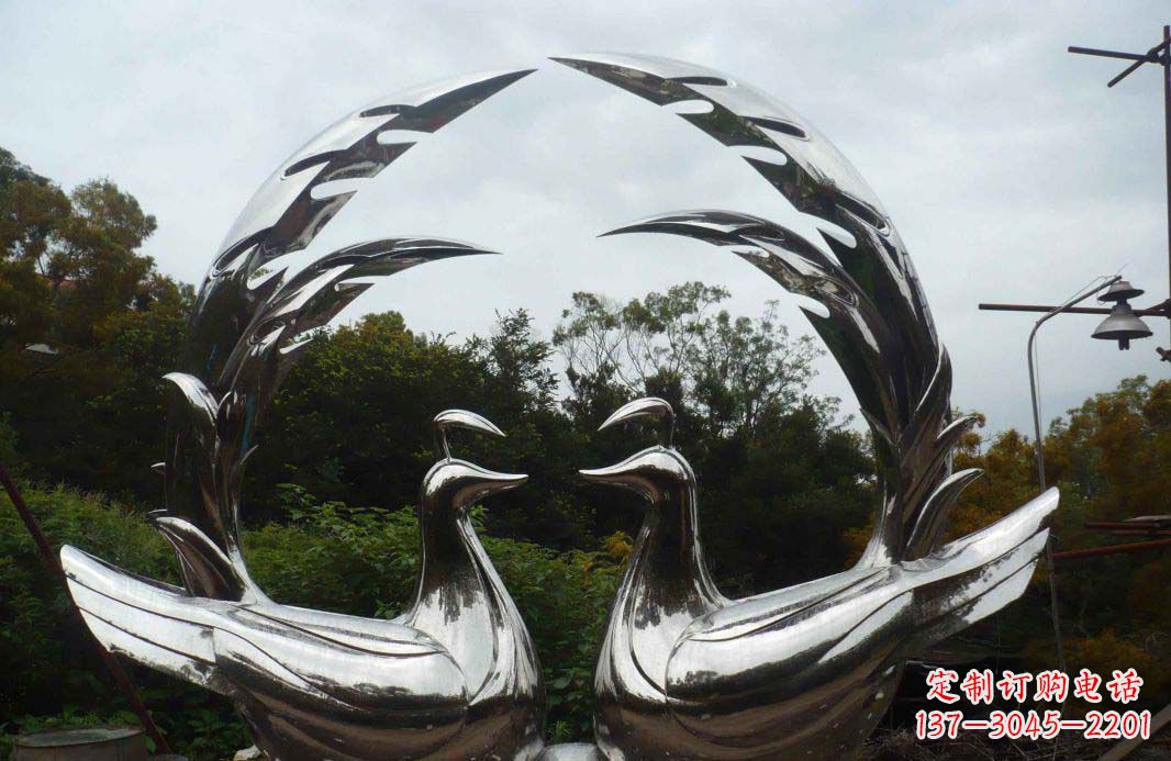 泰州不锈钢孔雀雕塑浪漫与灵动