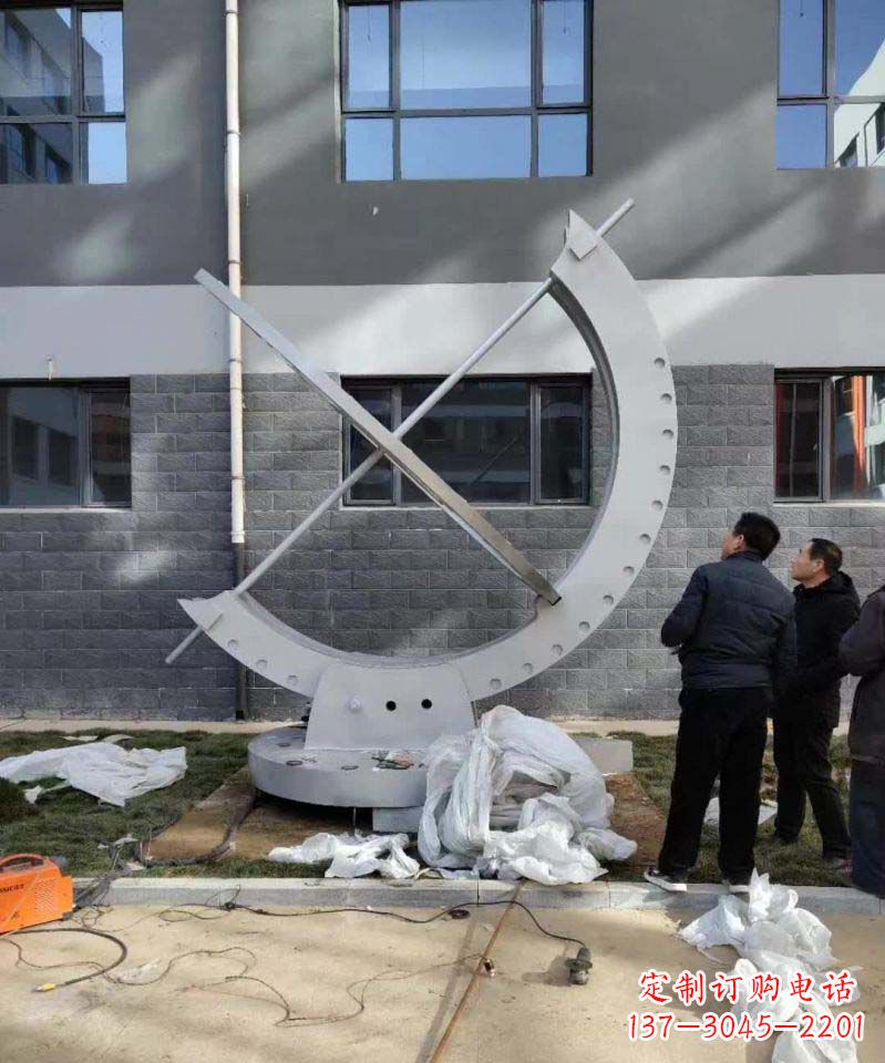 泰州不锈钢日晷雕塑精致而优雅