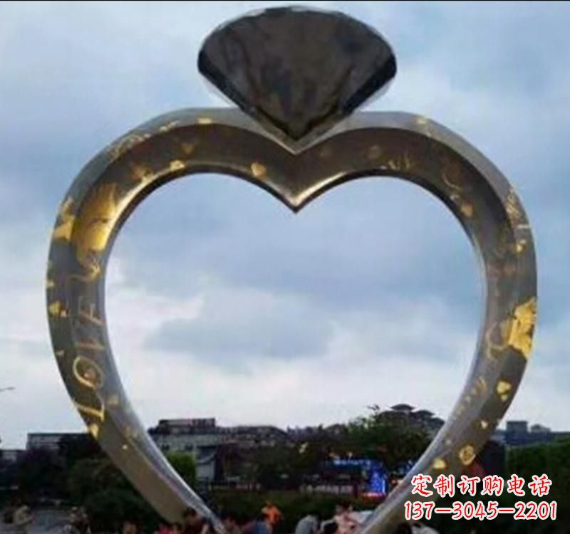 泰州不锈钢创意戒指雕塑拥有独一无二的外观