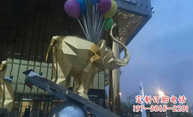 泰州大象踩高跷——点缀城市景观