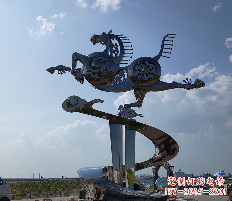 泰州不锈钢大型马踏飞燕景观雕塑集艺术与自然于一体