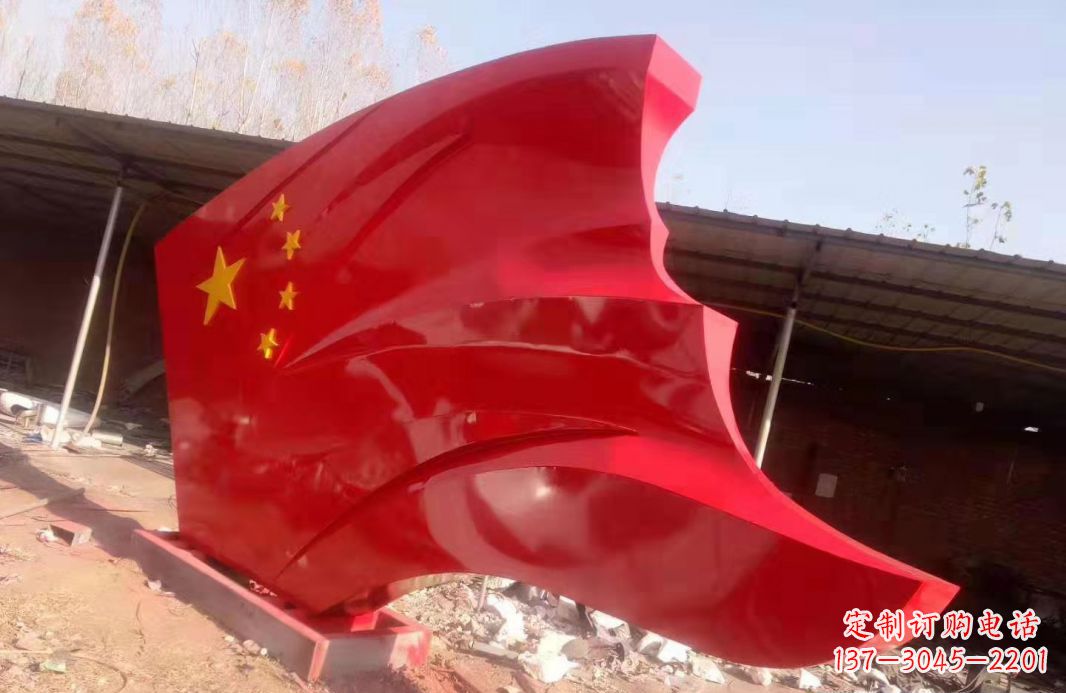 泰州党旗雕塑传承红色基因的象征
