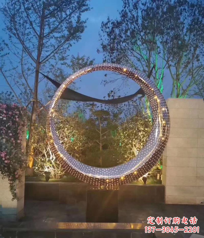 泰州不锈钢圆环雕塑艺术与环境的完美结合