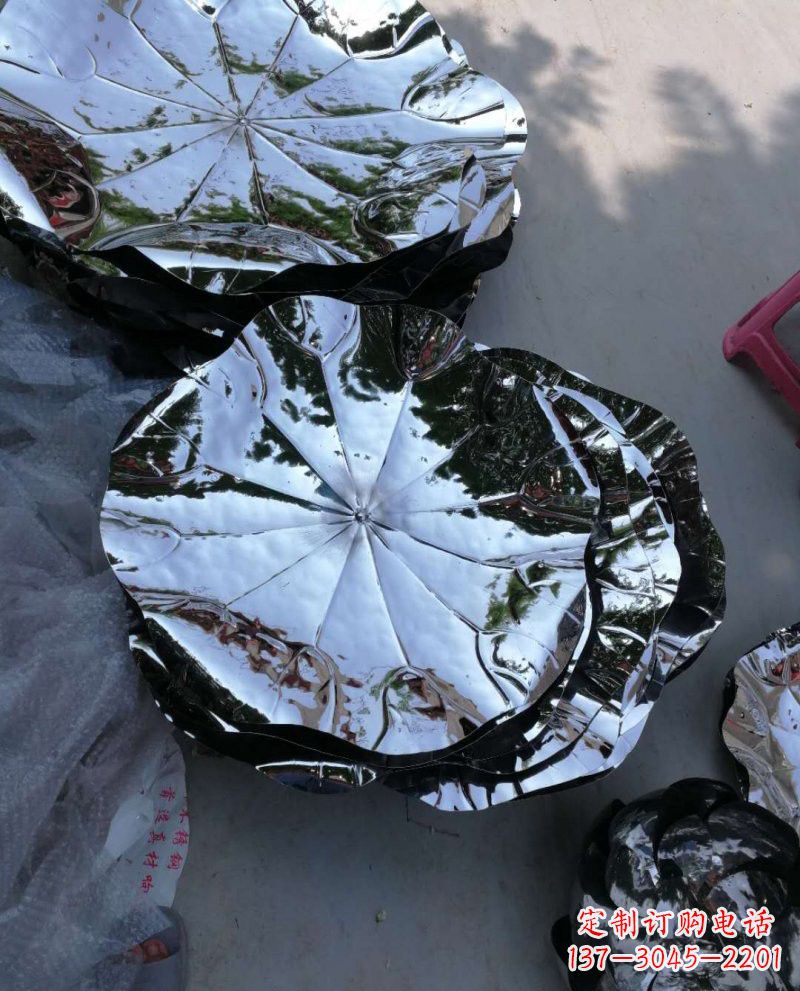 泰州不锈钢锻造的莲花雕塑