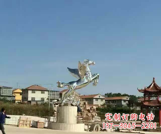 泰州不锈钢飞马雕塑象征勇气与美丽